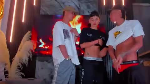 Snapshot of antoniomancinin chatting on 09-27-25, 04:39 brendan and stiiven online show from 09-27-25, 04:39