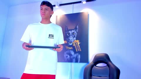 Snapshot of antoniomancinin chatting on 10-23-25, 04:01 brendan and stiiven online show from 10-23-25, 04:01