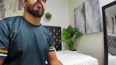 Snapshot of antony_gar chatting on 06-20-26, 11:35 Antony online show from 06-20-26, 11:35