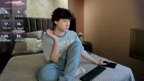 Snapshot of antonylewis chatting on 02-25-26, 10:14 YummyTony online show from 02-25-26, 10:14
