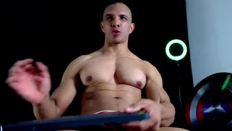 Snapshot of antonywebb94 chatting on 09-25-25, 05:11 Instagram miguelangel1802 online show from 09-25-25, 05:11