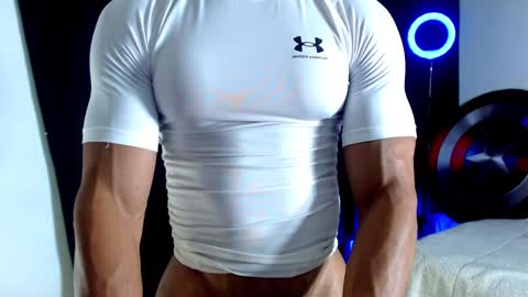 Snapshot of antonywebb94 chatting on 10-22-25, 05:34 Instagram miguelangel1802 online show from 10-22-25, 05:34