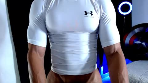 Snapshot of antonywebb94 chatting on 11-25-25, 05:13 Instagram miguelangel1802 online show from 11-25-25, 05:13