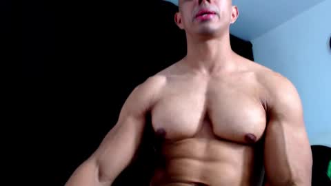 Snapshot of antonywebb94 chatting on 12-16-25, 05:29 Instagram miguelangel1802 online show from 12-16-25, 05:29