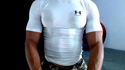 Snapshot of antonywebb94 chatting on 02-15-26, 06:15 Instagram miguelangel1802 online show from 02-15-26, 06:15