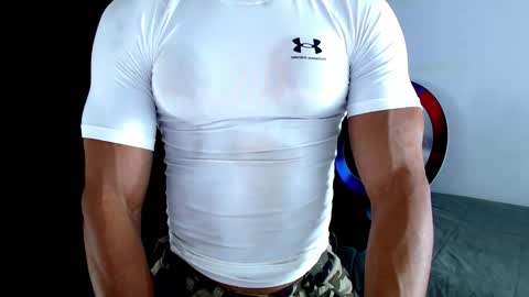 Snapshot of antonywebb94 chatting on 02-16-26, 04:58 Instagram miguelangel1802 online show from 02-16-26, 04:58