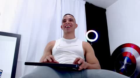 Instagram miguelangel1802  online show from 05-08-26, 01:55