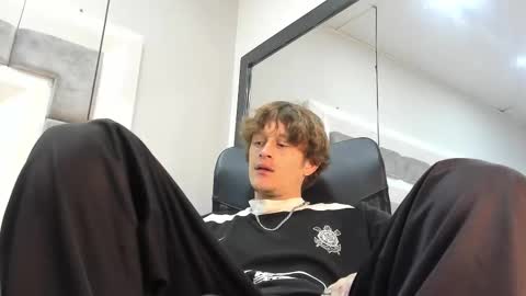 Snapshot of antthony_kings chatting on 10-10-25, 08:08 Anthony King online show from 10-10-25, 08:08