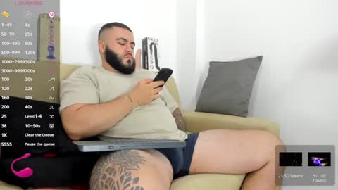 Snapshot of anubislogan chatting on 06-25-26, 12:31 Anubislogan online show from 06-25-26, 12:31