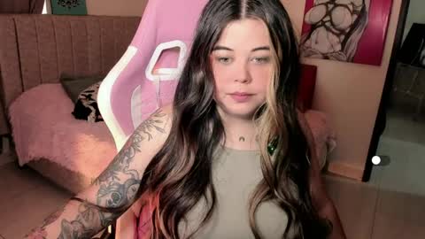   Independent model  online show from 05-12-26, 09:12