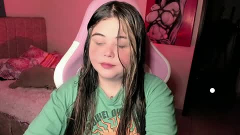   Independent model  online show from 05-15-26, 01:01