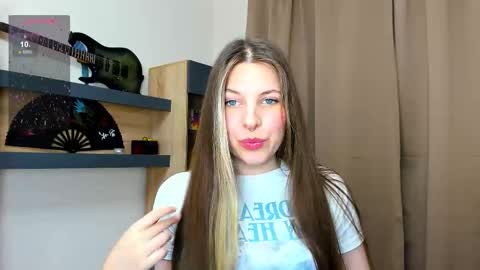 Anya online show from 10-05-25, 05:44