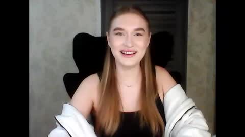 AnyaSmack online show from 12-18-25, 04:35