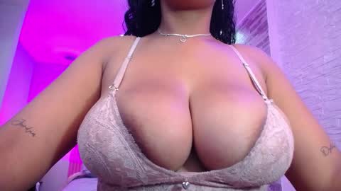 Snapshot of anyelaevansx chatting on 02-01-25, 02:02 Anyela online show from 02-01-25, 02:02