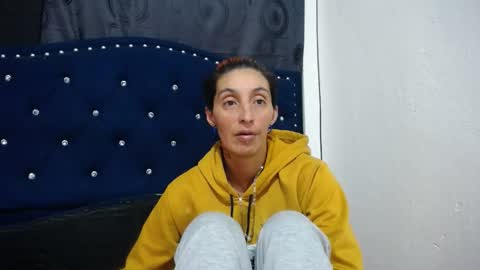 Snapshot of anyu_1306 chatting on 01-11-25, 02:52 anyu online show from 01-11-25, 02:52