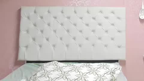 Snapshot of aome_rainbow2 chatting on 12-13-24, 06:00 Aome Rainbow online show from 12-13-24, 06:00