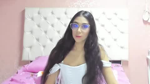Snapshot of aome_rainbow2 chatting on 01-01-25, 12:00 Aome Rainbow online show from 01-01-25, 12:00