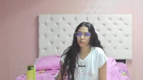 Snapshot of aome_rainbow2 chatting on 02-20-25, 06:17 Aome Rainbow online show from 02-20-25, 06:17