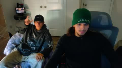 ApacheWithWebcam online show from 12-20-25, 08:27