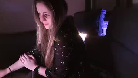 Snapshot of aphrodite_ash chatting on 09-27-25, 07:24 Shy Happy Pair online show from 09-27-25, 07:24