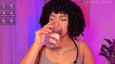 Snapshot of aphrodite_sweet chatting on 11-12-25, 05:02 Karla online show from 11-12-25, 05:02