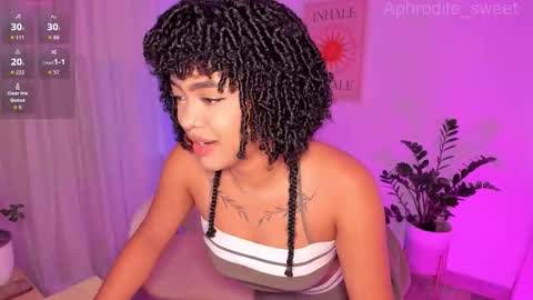 Snapshot of aphrodite_sweet chatting on 12-14-25, 07:07 Karla online show from 12-14-25, 07:07