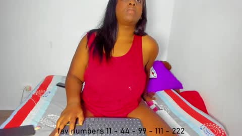 Snapshot of aphrodites_ass chatting on 03-22-26, 05:11 Tati Colombian online show from 03-22-26, 05:11