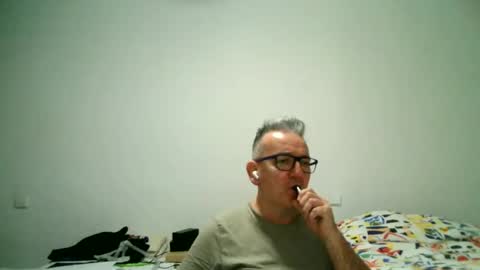 furry bear online show from 01-02-25, 08:46