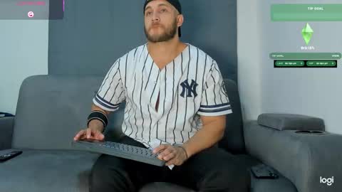 apolo_strange online show from 10-31-25, 05:08