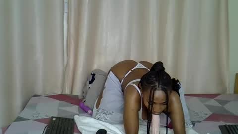 Apple queen online show from 02-03-26, 01:04