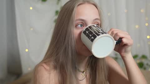  REYNA  my friend   online show from 01-04-25, 07:34