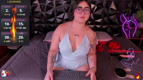 apprilfoxx online show from 12-16-25, 04:23