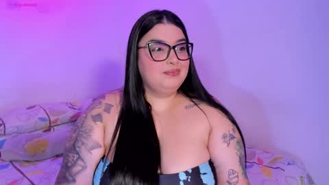 Snapshot of apriilpeach_ chatting on 02-14-26, 02:41 Maria online show from 02-14-26, 02:41