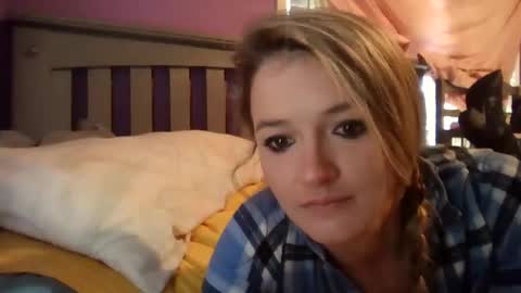 Snapshot of april91d chatting on 10-28-25, 08:44 whats your fantasy online show from 10-28-25, 08:44