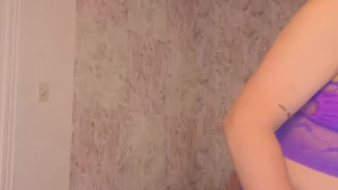 Snapshot of april_summer_ chatting on 05-04-26, 10:17 Isabella online show from 05-04-26, 10:17