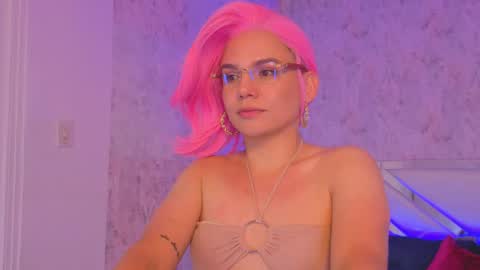 Snapshot of april_summer_ chatting on 05-27-26, 01:57 Isabella online show from 05-27-26, 01:57