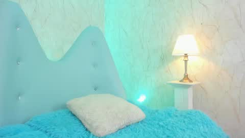 Snapshot of aprilalvarez chatting on 01-22-25, 10:59 1430 2100 -5 online show from 01-22-25, 10:59