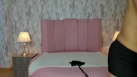 Snapshot of aprilalvarez chatting on 07-31-26, 12:04 1430 2100 -5 online show from 07-31-26, 12:04