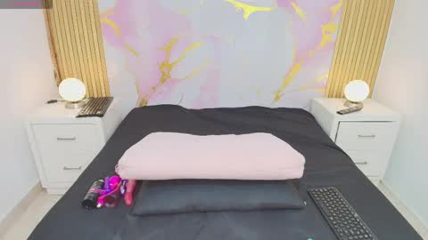aprillross online show from 05-11-26, 01:50