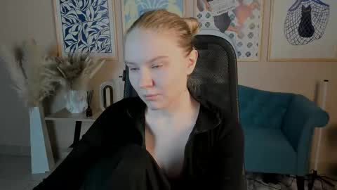 April. All year round.  online show from 09-10-25, 02:00