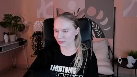 April. All year round.  online show from 10-07-25, 11:46