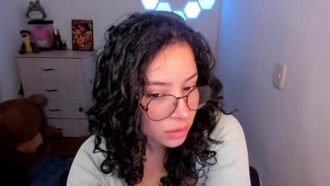 aqua emilly online show from 05-06-26, 11:32