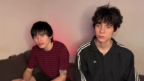 Snapshot of ar1zze chatting on 01-12-26, 11:21 zik and kris online show from 01-12-26, 11:21