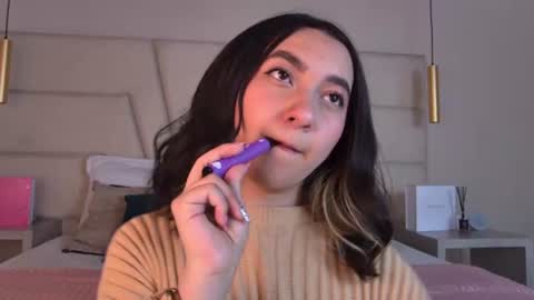 Snapshot of arabella__1 chatting on 06-12-26, 01:26 Arabella online show from 06-12-26, 01:26