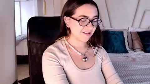 Snapshot of arabella__1 chatting on 07-17-26, 01:01 Arabella online show from 07-17-26, 01:01