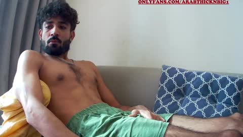Snapshot of arabthickestdick1 chatting on 02-03-25, 02:03 Shaani online show from 02-03-25, 02:03