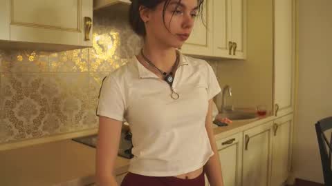 My name is Kelly online show from 03-03-25, 06:22