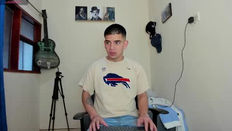 Snapshot of ares_johnsonn chatting on 01-28-25, 02:31 Ares online show from 01-28-25, 02:31
