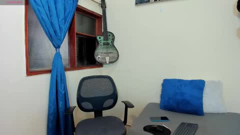 Snapshot of ares_johnsonn chatting on 01-30-25, 05:28 Ares online show from 01-30-25, 05:28