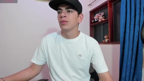 Snapshot of ares_johnsonn chatting on 03-01-25, 11:17 Ares online show from 03-01-25, 11:17
